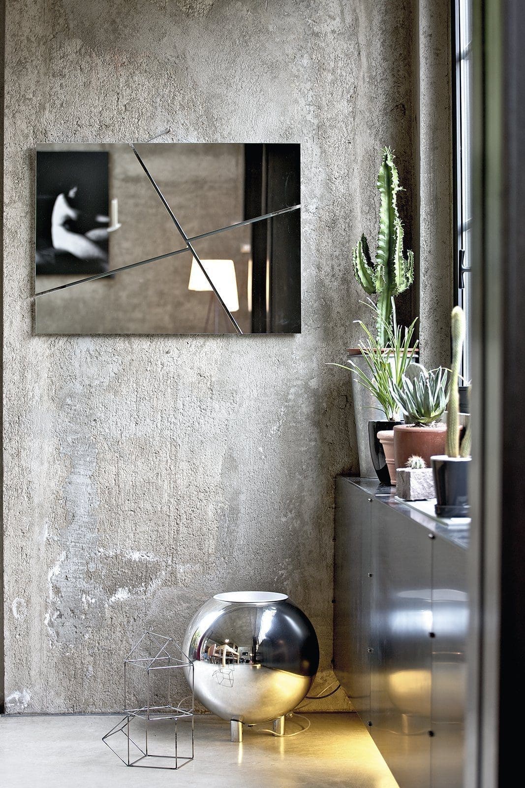 Specchio Bontempi Casa modello Break, specchio elegante e di design, adatto ad essere inserito in qualsiasi ambiente della casa.