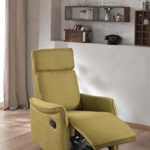 Poltrona Stones modello Maria, dotata di un meccanismo relax manuale, si può reclinare lo schienale ed alzare la pediera con un unico e semplice movimento.