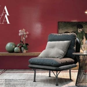 Poltrona Tomasella modello Maya, sedile e schienale rivestiti in ecopelle vintage cat. B. sfoderabile. I piedi sono in finitura peltro.