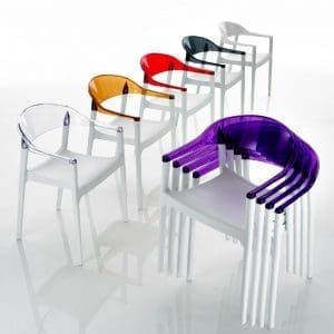 Sedia Eurosedia modello Milly, è adatta ad essere inserita in qualsiasi ambiente della casa, la struttura è in polipropilene e la seduta è in policarbonato.