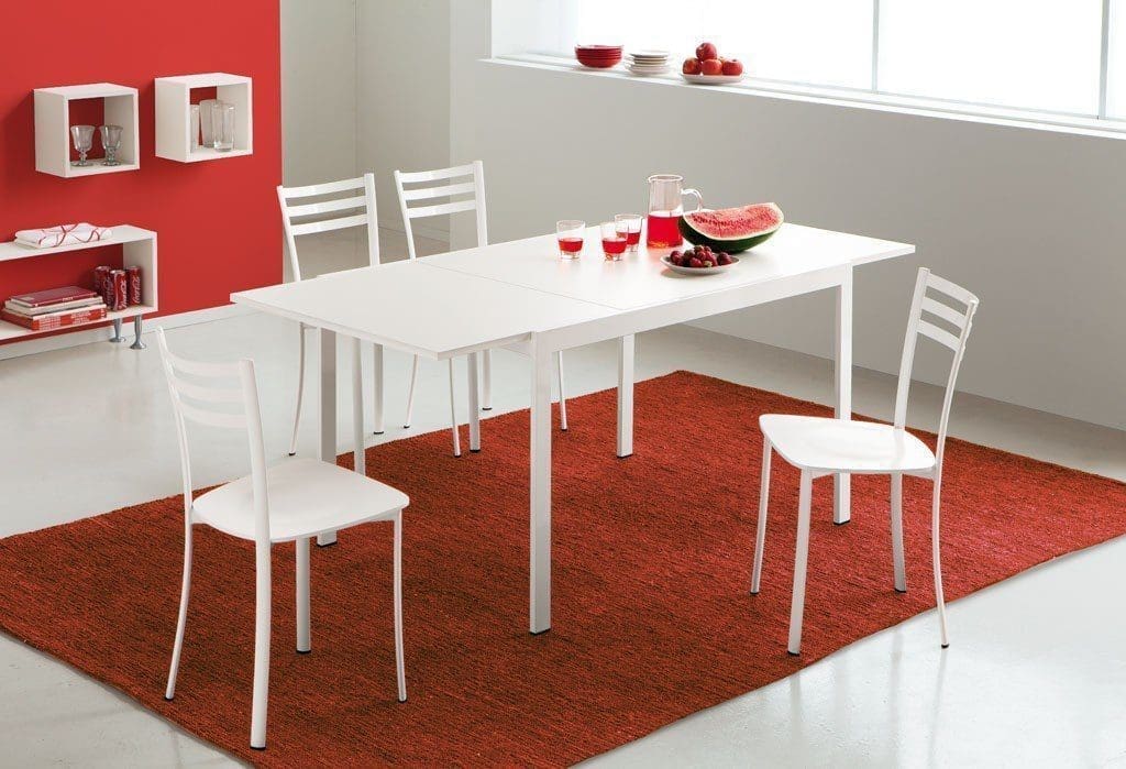 Sedia Calligaris linea Connubia modello Ace, struttura in metallo e sedile disponibile in molteplici materiali e finiture.