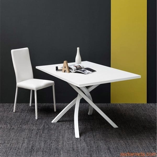 Sedia Calligaris linea Connubia modello Garda, sedia dalla struttura in metallo verniciato con sedile e schienale rivestito in tessuto tecnico spalmato.