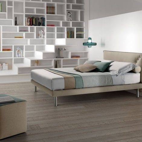 Letto matrimoniale Samoa modello Snap, i dettagli dei bottoni e il cordoncino a contrasto che disegnano la testiera lo rendono delicato ed elegante.