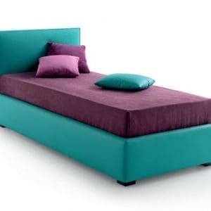 Letto Samoa modello Piping, letto funzionale con sistema alzarete Pivot frontale e un comodo box dove riporre piumoni o scatole.