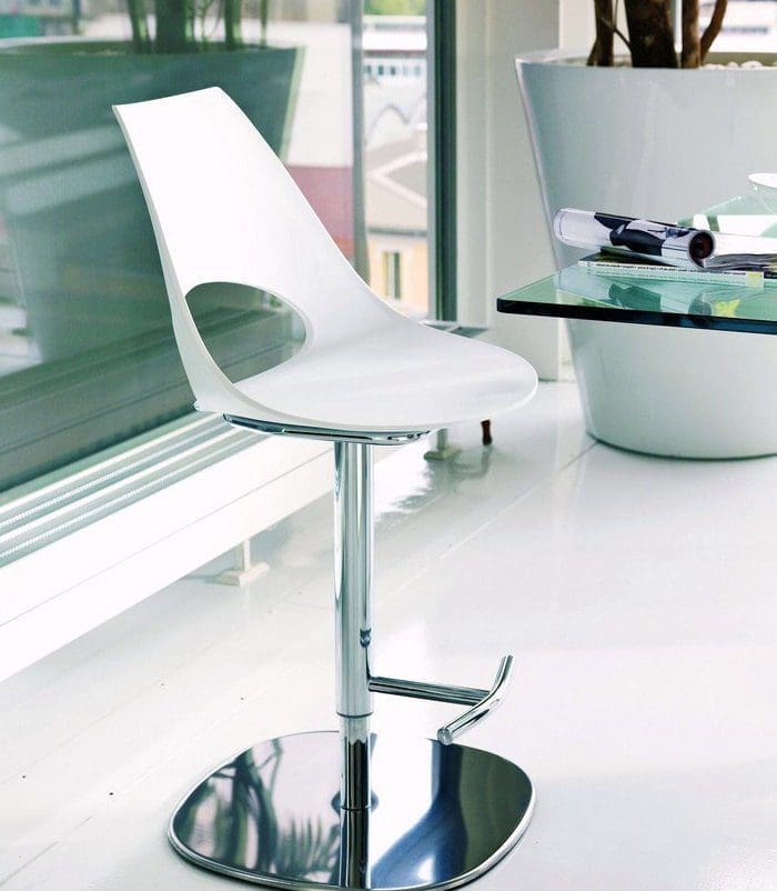 Sgabello Bontempi Casa modello Shark, sgabello caratterizzato da uno schienale alto che garantisce un elevato confort di seduta.