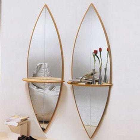 Specchio Porada modello Surf 2 Specchio Porada modello Surf 2, specchio con molatura centrale in ciliegio e piano di appoggio in ciliegio o noce canaletta.