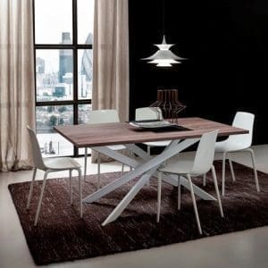 Tavolo La Primavera modello Renzo, prodotto stabile, non reattivo, omogeneo, non poroso e di alta densità, disponibile anche nella versione allungabile.