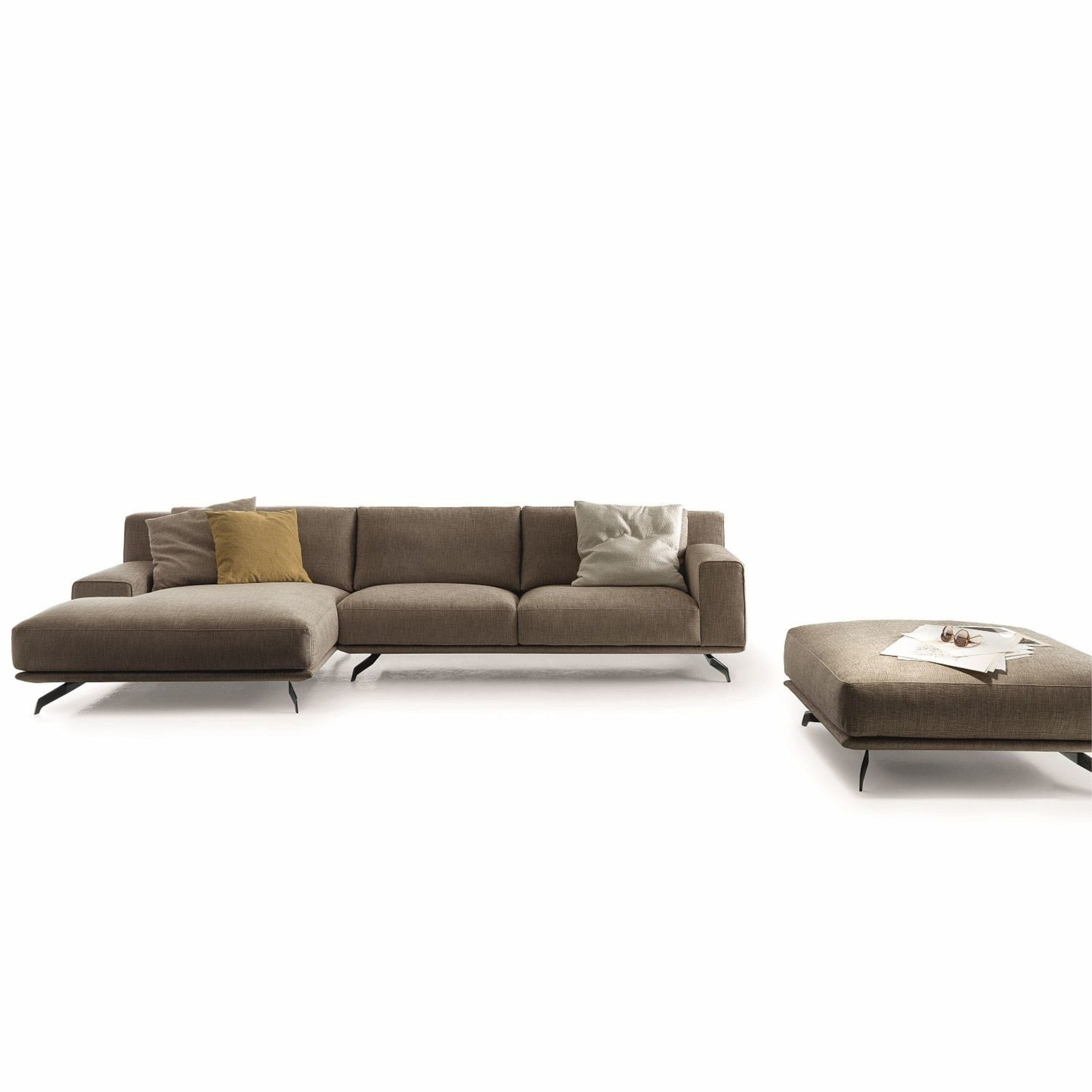 Divano Ditre Italia modello Dalton con penisola e pouf Divano Ditre Italia modello Dalton con penisola e pouf