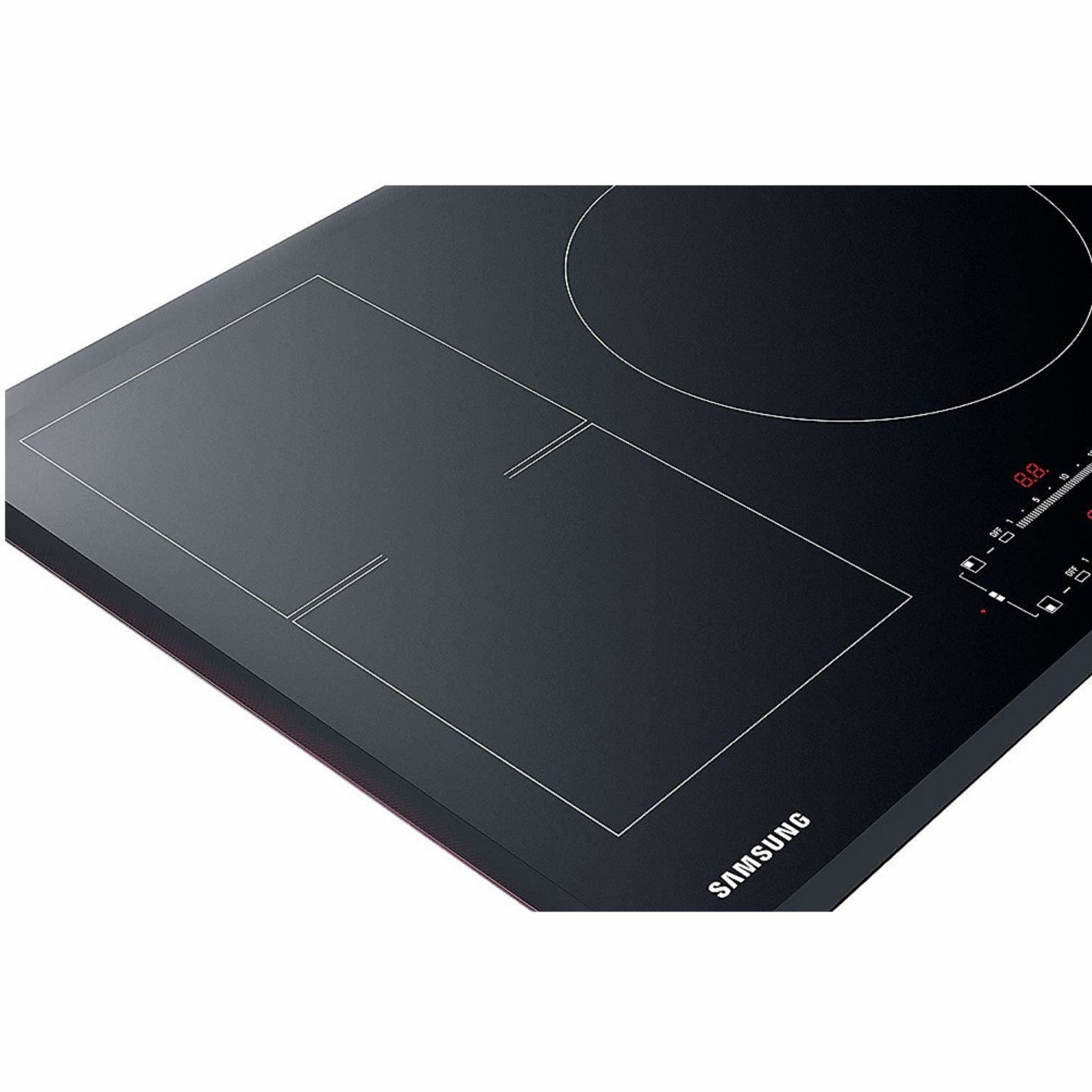 Piano cottura a induzione 80 cm Samsung modello NZ84F7NC6AB – lato (1) Piano cottura a induzione 80 cm Samsung modello NZ84F7NC6AB – lato (1)